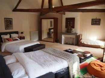 Chateau De La Touche Bed and Breakfast Savigny-Lévescault Esterno foto