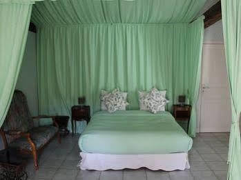 Chateau De La Touche Bed and Breakfast Savigny-Lévescault Esterno foto